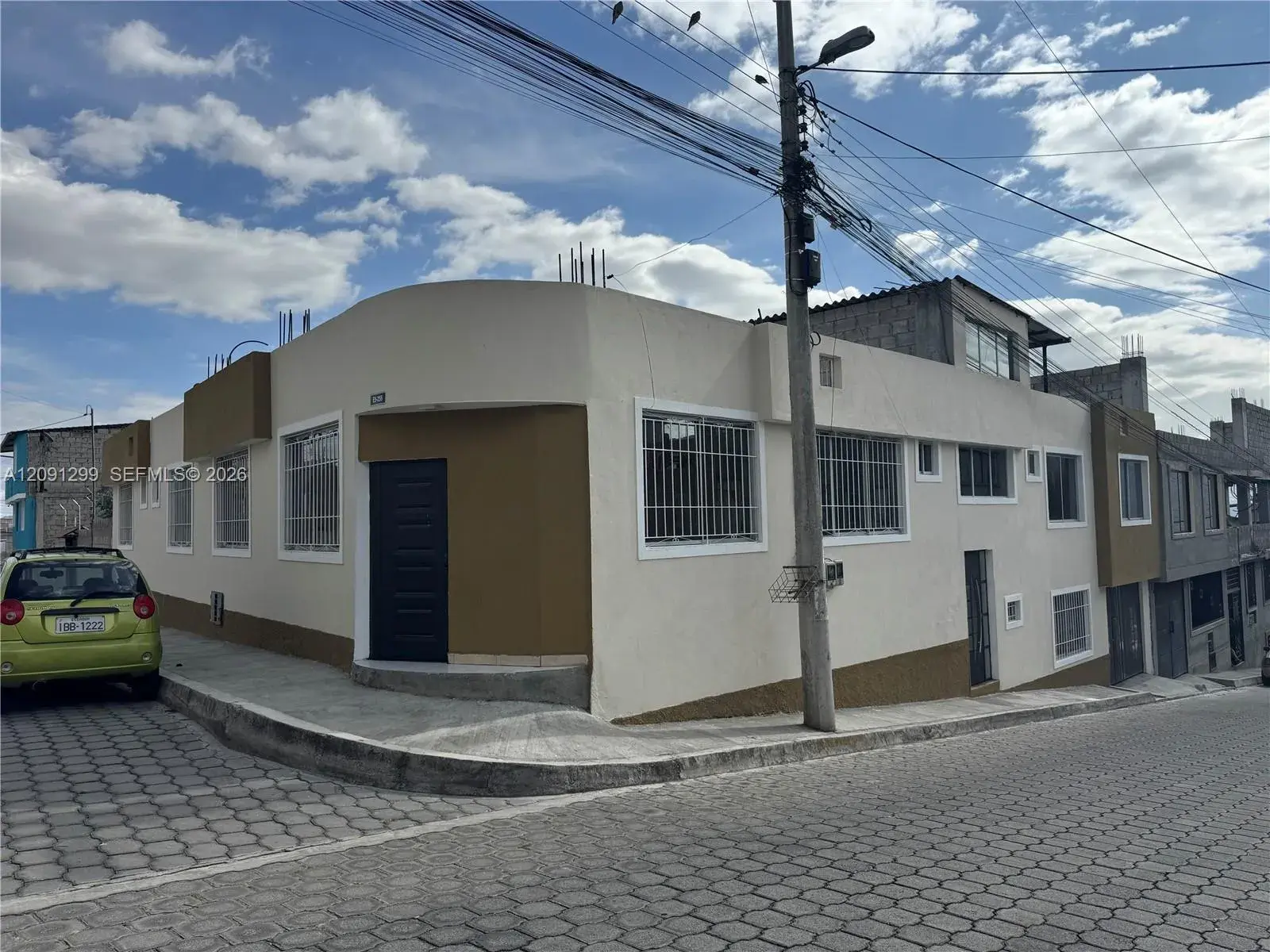 7 bedroom 6 bath Residential for sale at E5-255 La madrid Y la Ecuatoriana, FL