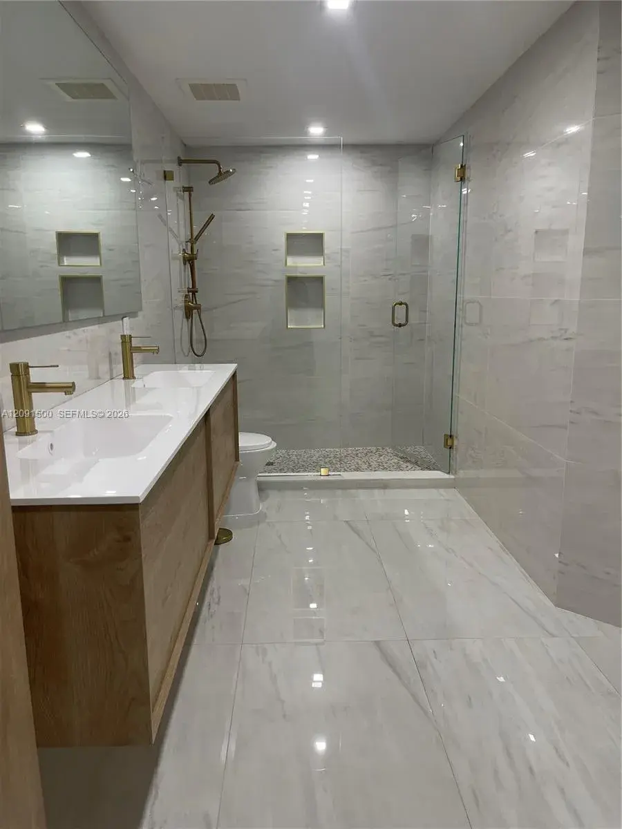 2 bedroom 2 bath Residential Lease for rent at 3000 NE 188th St # 402, Aventura FL 33180