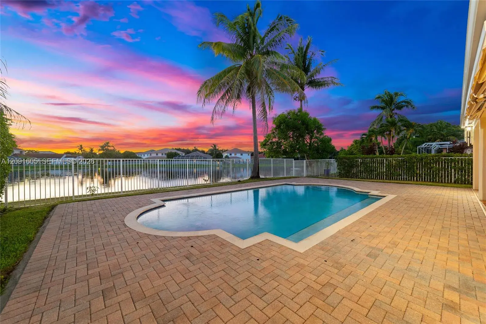 4400 Fox Ridge Dr, Weston FL 33331