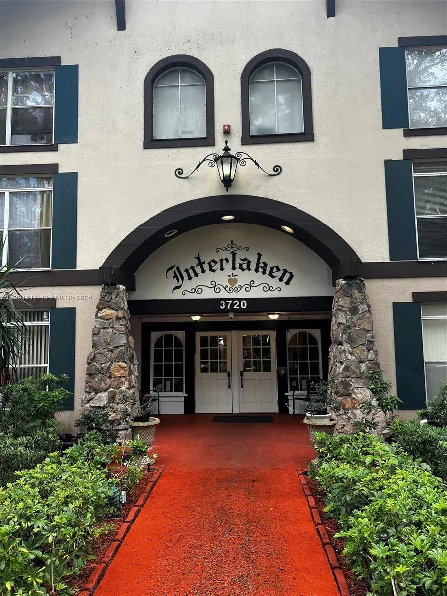 2 bedroom 2 bath Residential for sale at 3720 Inverrary Dr # 1W, Lauderhill FL 33319