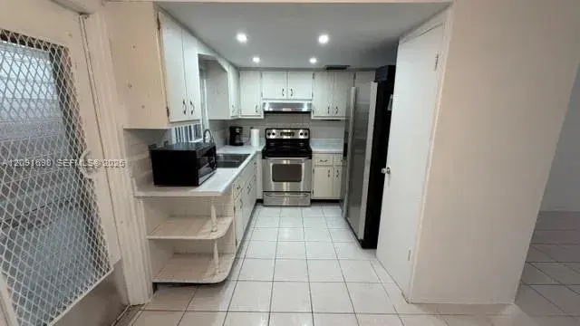 1 bedroom 1 bath Residential Lease for rent at 1722 Mayo St # 101, Hollywood FL 33020
