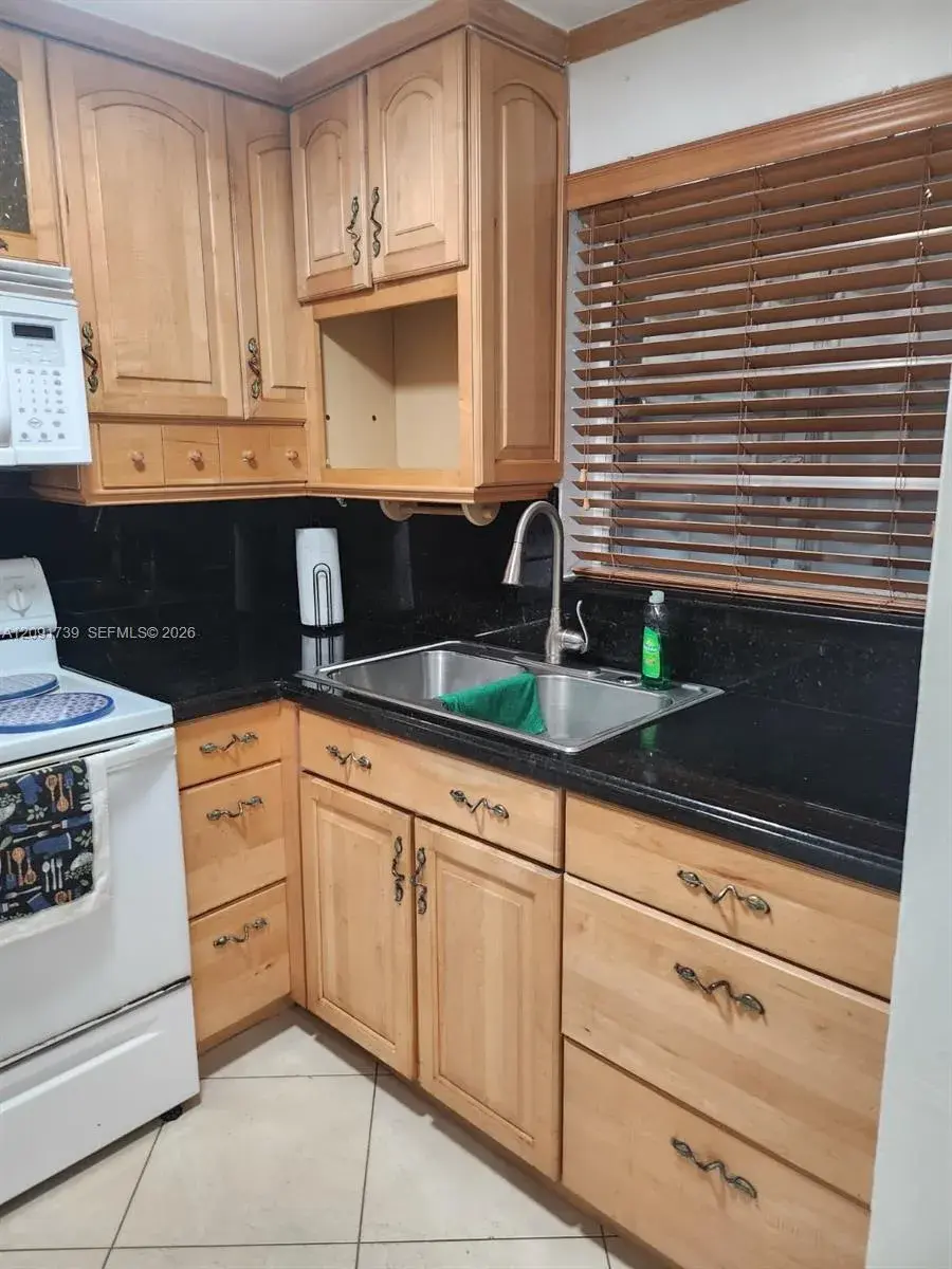 2 bedroom 2 bath Residential for sale at 1725 W 60th St # F202, Hialeah FL 33012