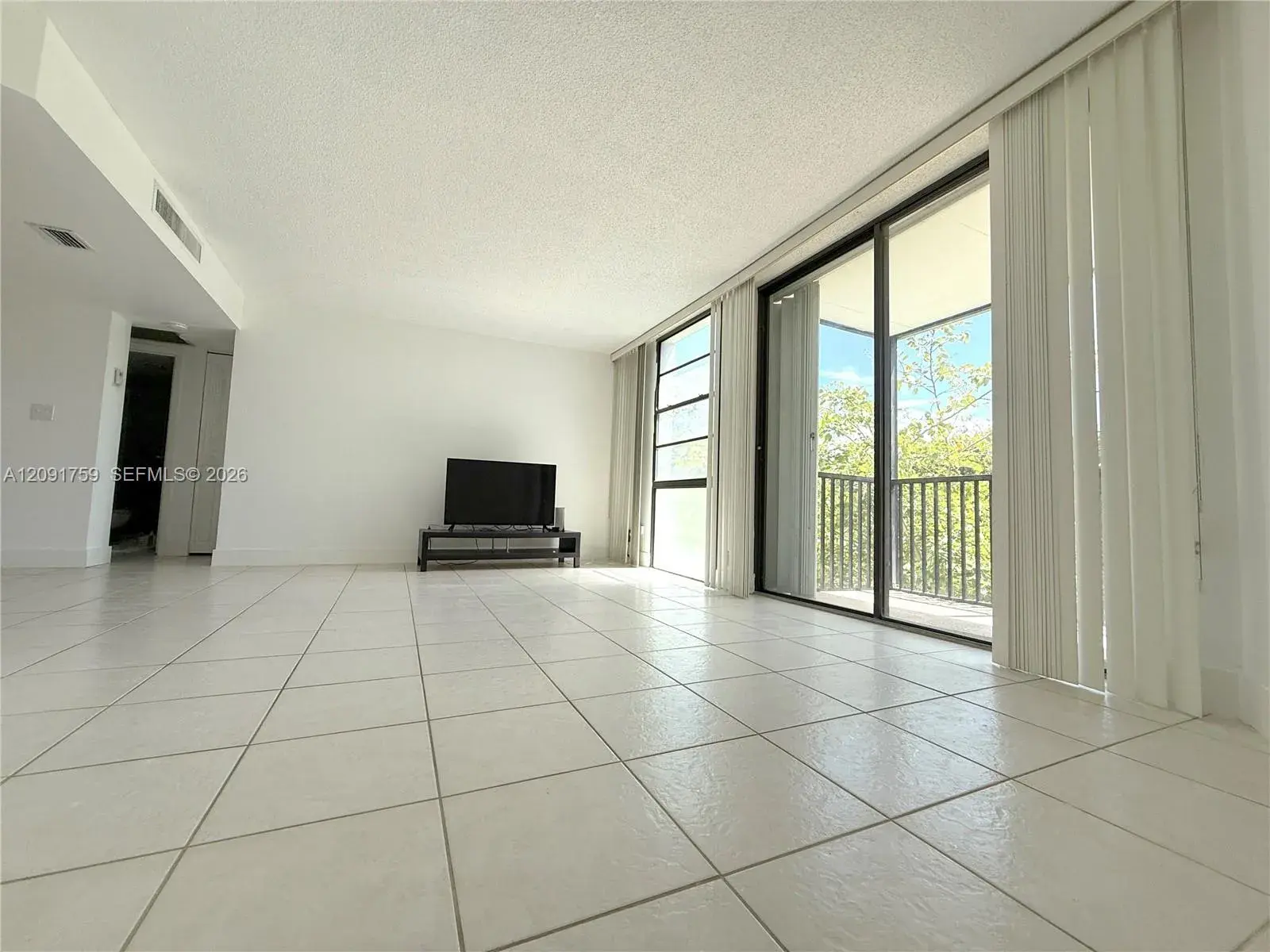 2 bedroom 2 bath Residential Lease for rent at 3475 N Country Club Dr # 308, Aventura FL 33180