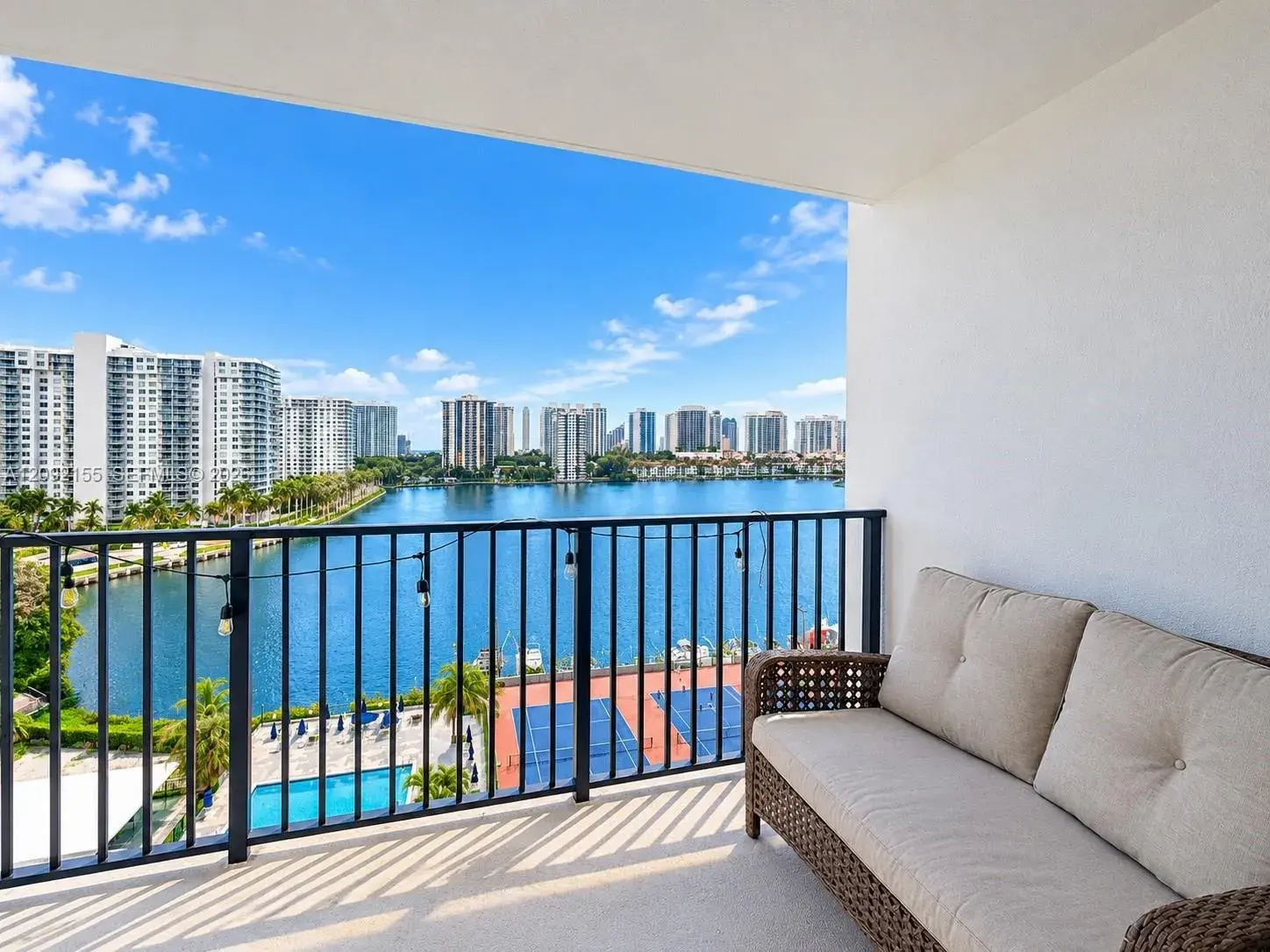 2 bedroom 2 bath Residential Lease for rent at 2750 NE 183rd St # 1009, Aventura FL 33160