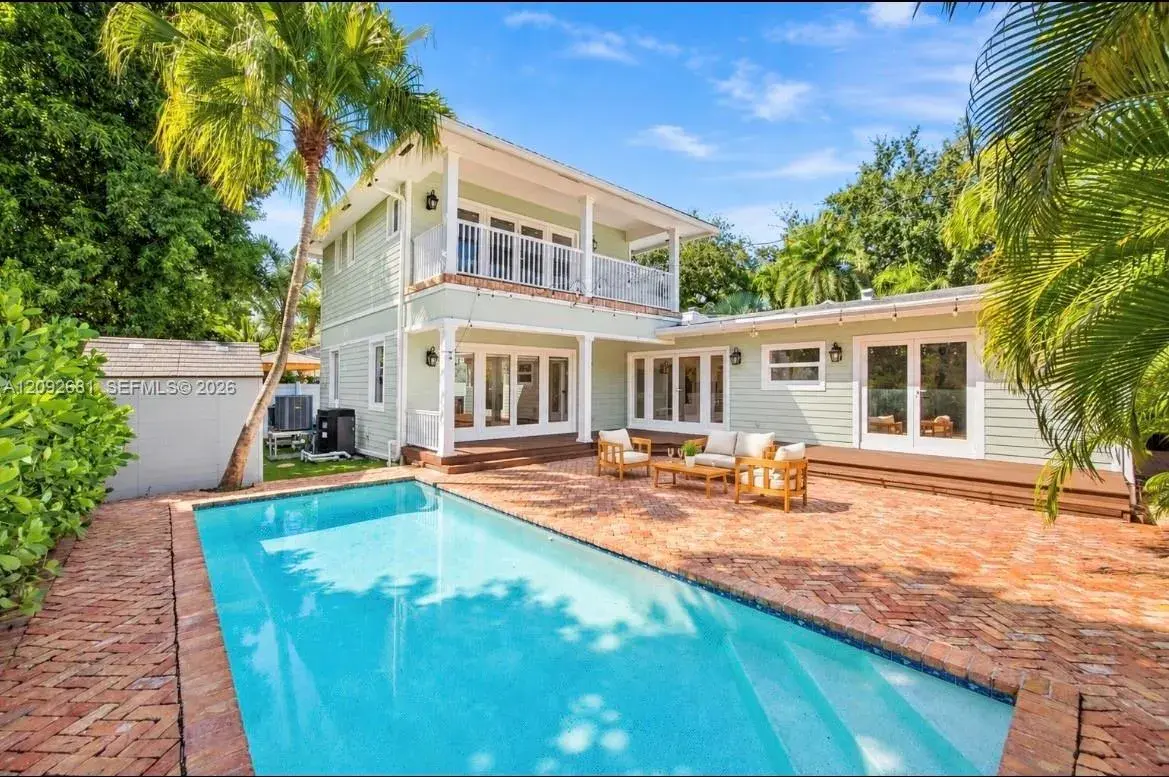 4 bedroom 3 bath Residential for sale at 108 SE 17th Ave, Fort Lauderdale FL 33301