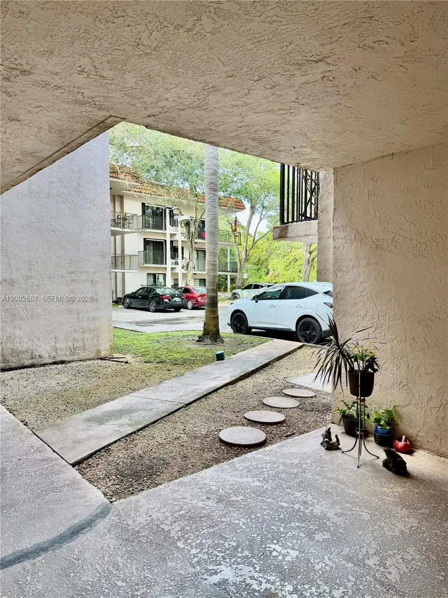 2 bedroom 2 bath Residential for sale at 4725 SW 62nd Ave # 104, Davie FL 33314
