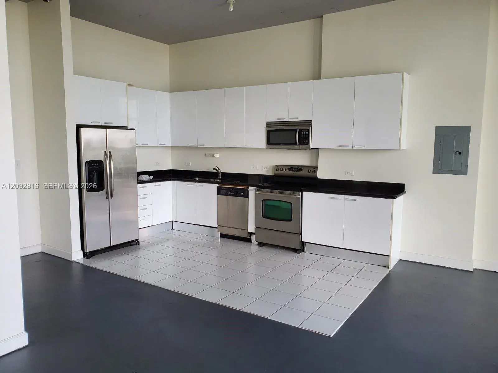 1 bedroom 1 bath Residential Lease for rent at 2100 VAN BUREN ST # 411, Hollywood FL 33020