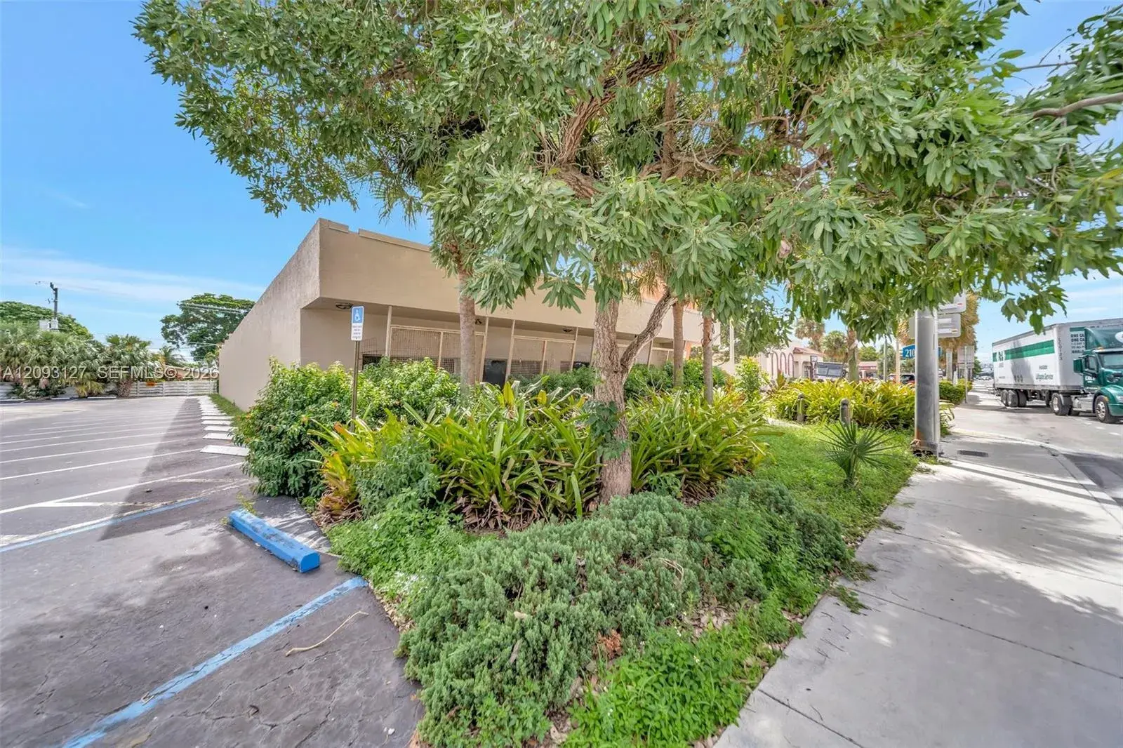2200 N University Dr, Sunrise FL 33322