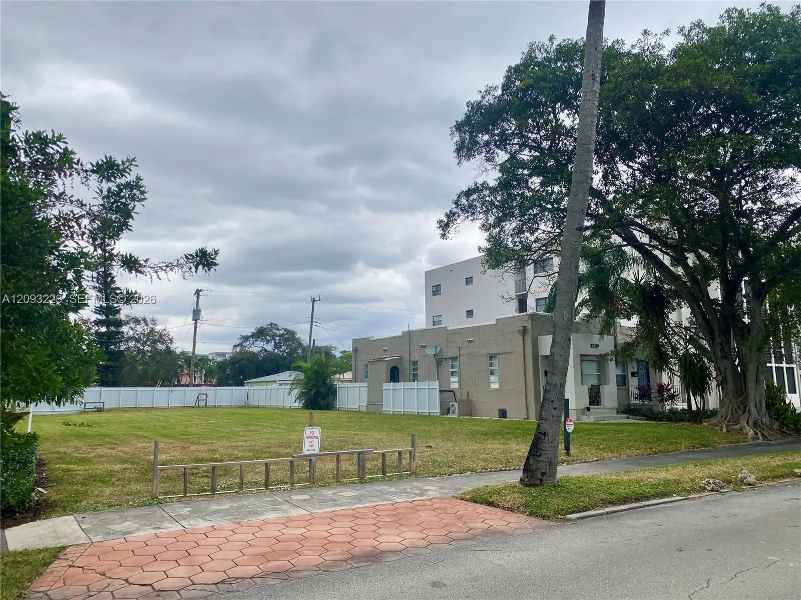 1741 Dewey St, Hollywood FL 33020