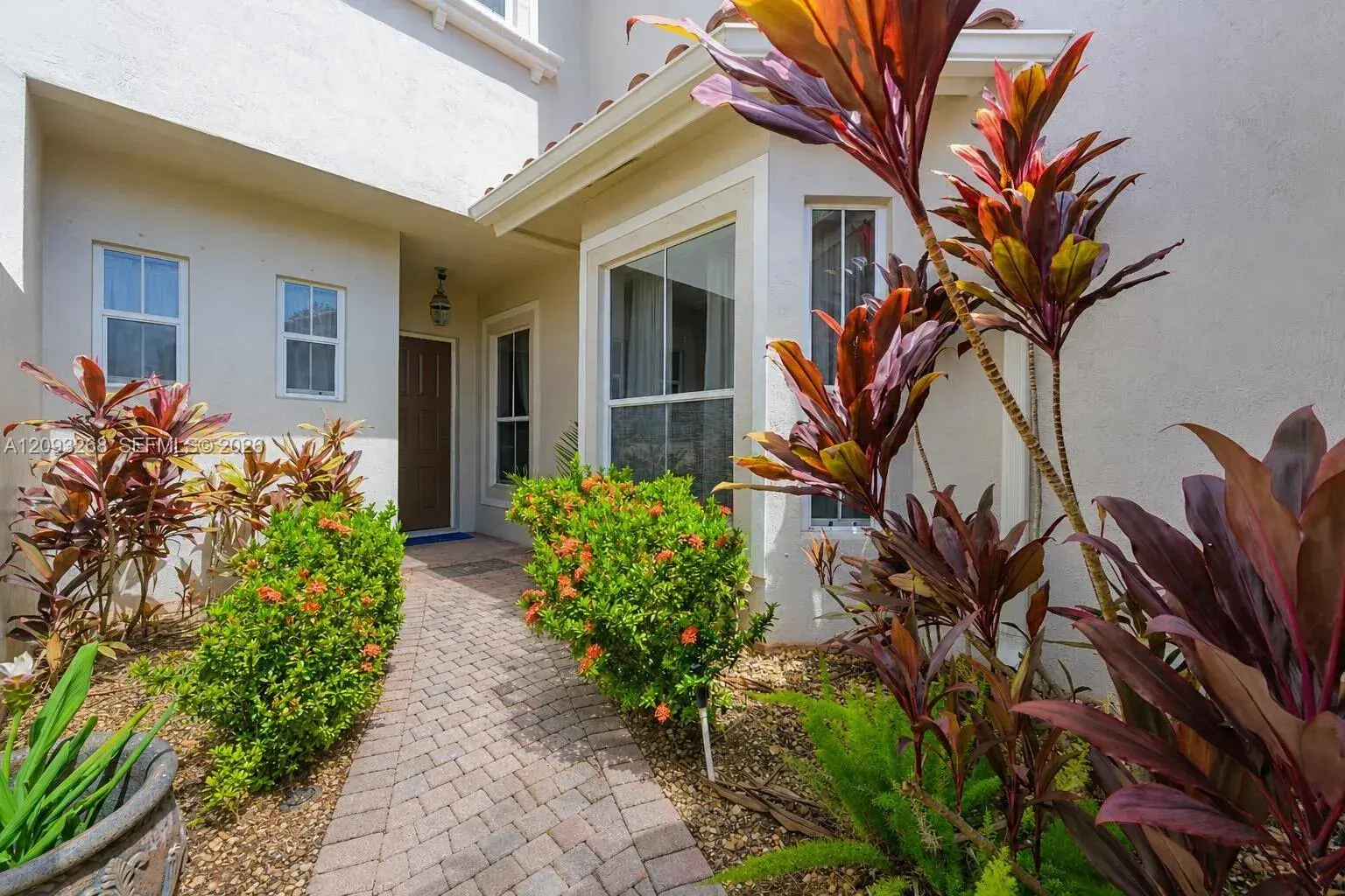 1384 W Harbor Vw W, Hollywood FL 33019