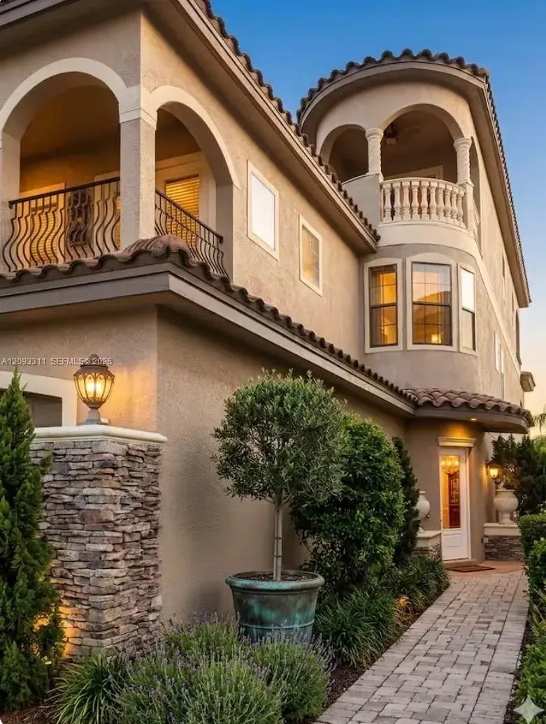 8 bedroom 5 bath Residential for sale at 841 Deseert Mountain Ct, Kissimmee FL 34747