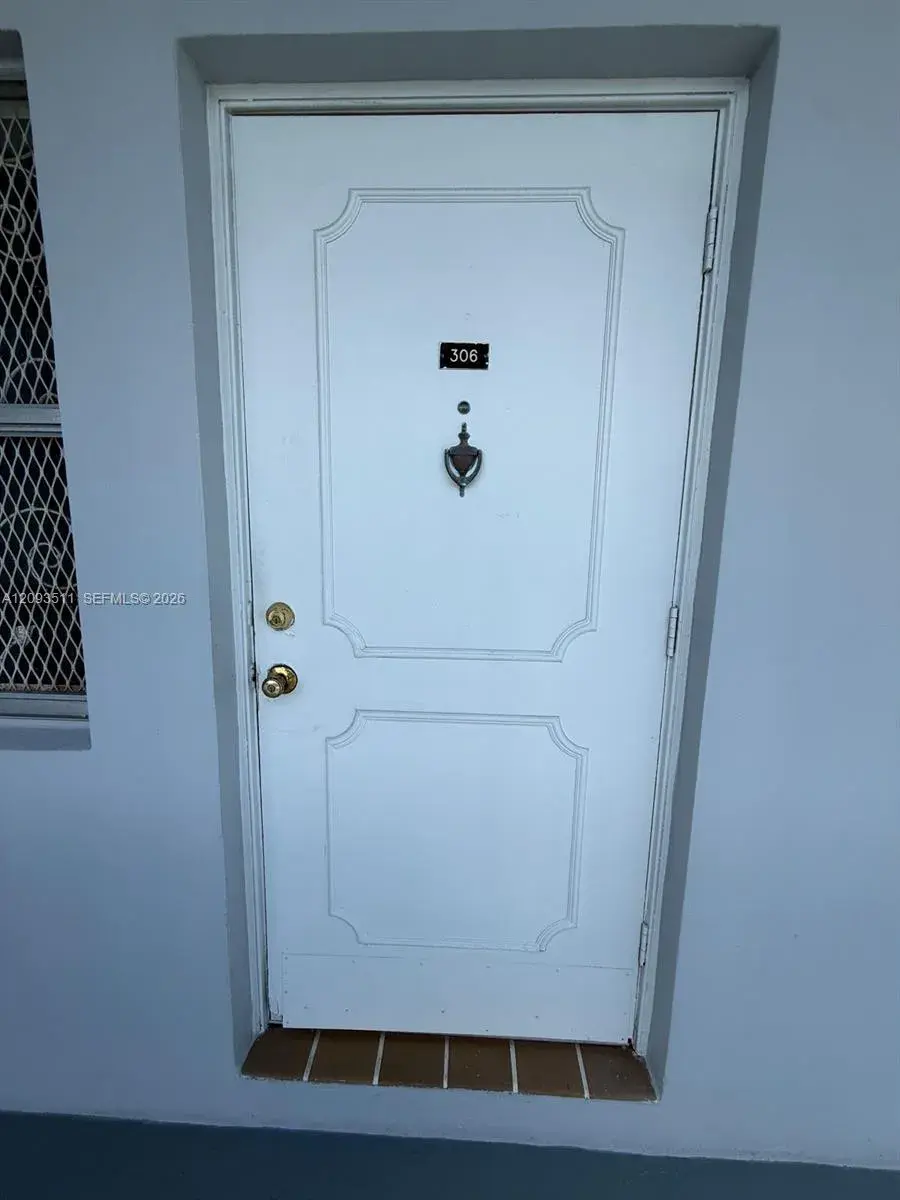 2200 Park Ln # 306, Hollywood FL 33021
