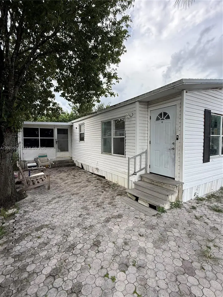 3 bedroom 2 bath Residential for sale at 1531 DREXEL RD, West Palm Beach FL 33147