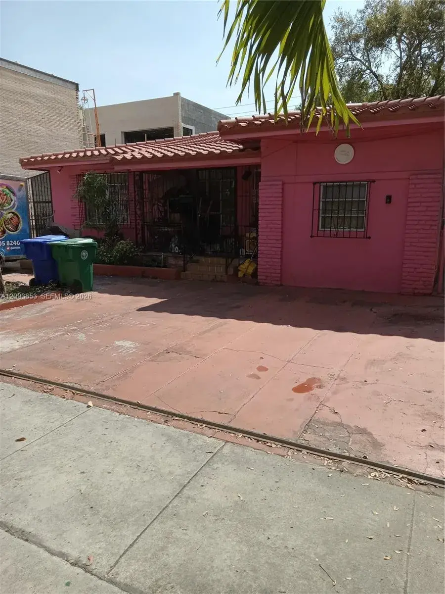 2 bedroom 1 bath Residential for sale at 136 NE 44th St, Miami FL 33137