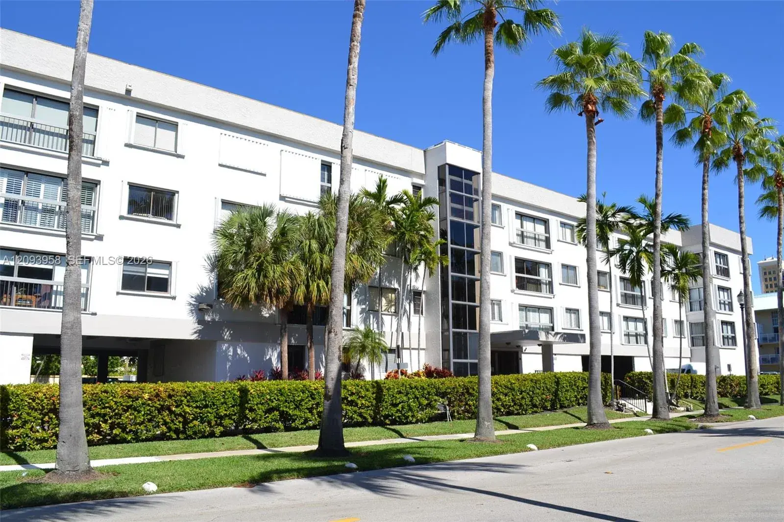 2 bedroom 2 bath Residential Lease for rent at 255 Galen Dr # 4F, Key Biscayne FL 33149