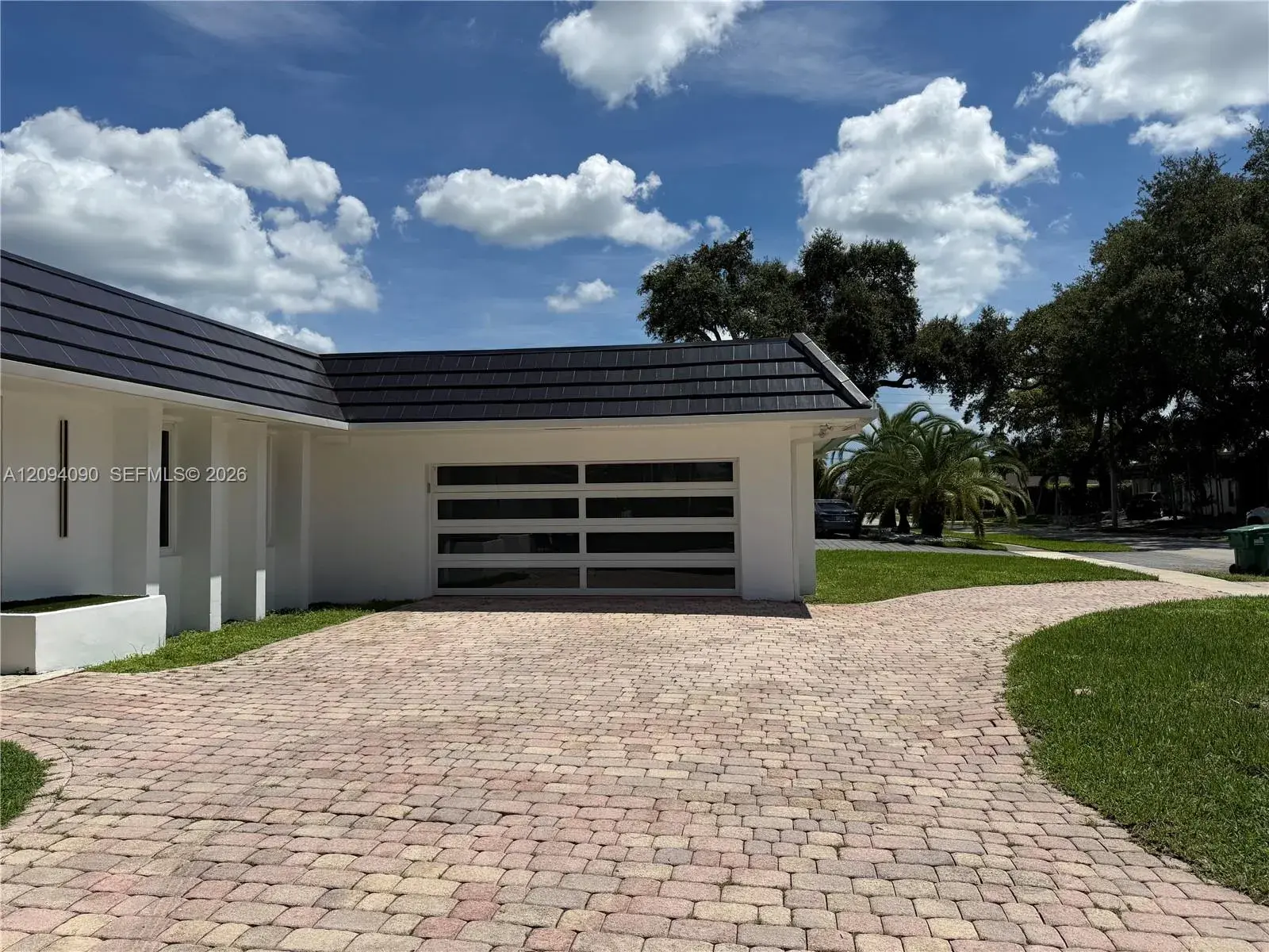 2215 NE 204th St, Miami FL 33180