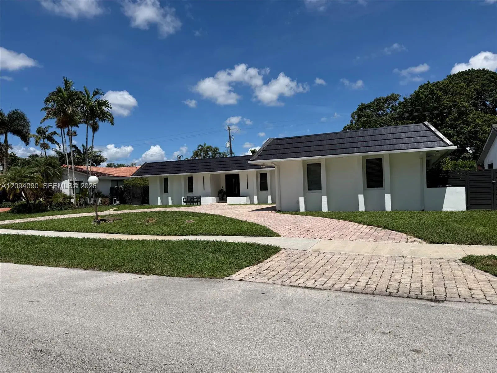 2215 NE 204th St, Miami FL 33180