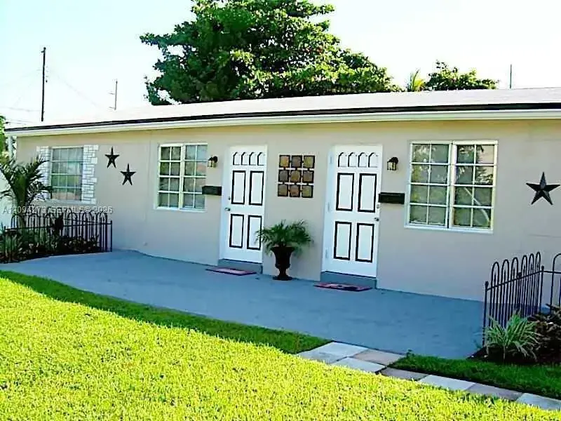 1919 Buchanan St, Hollywood FL 33020