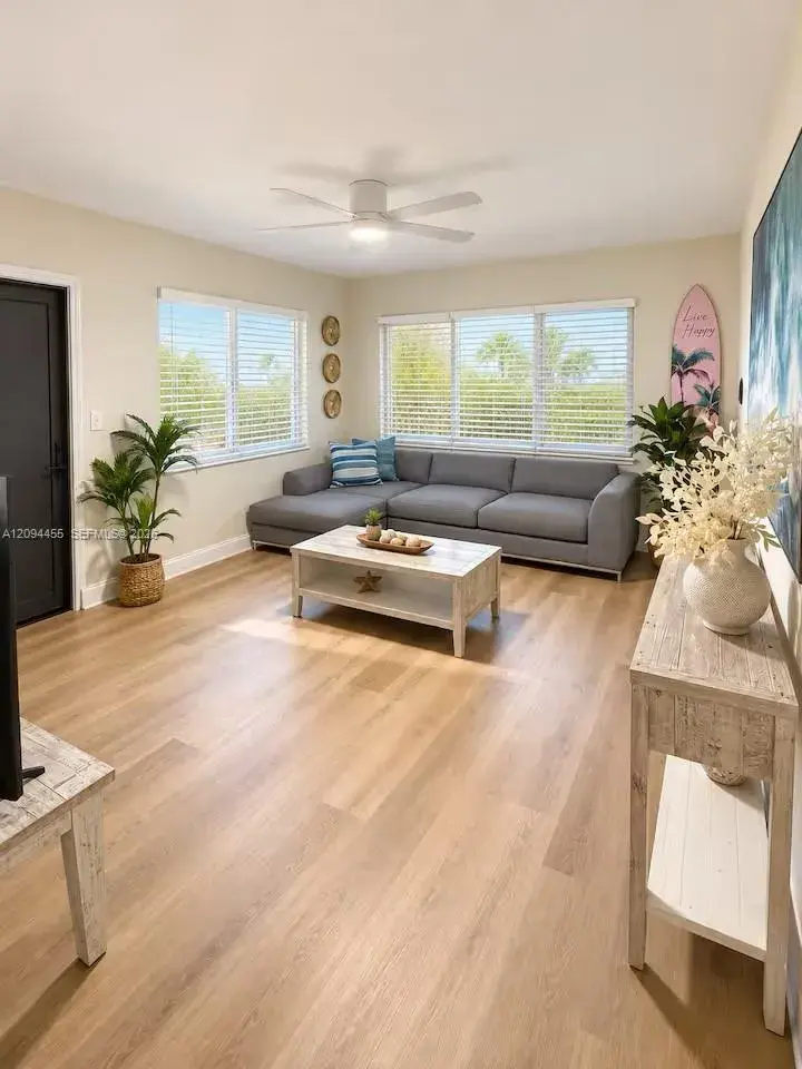 2634 Thomas St, Hollywood FL 33020