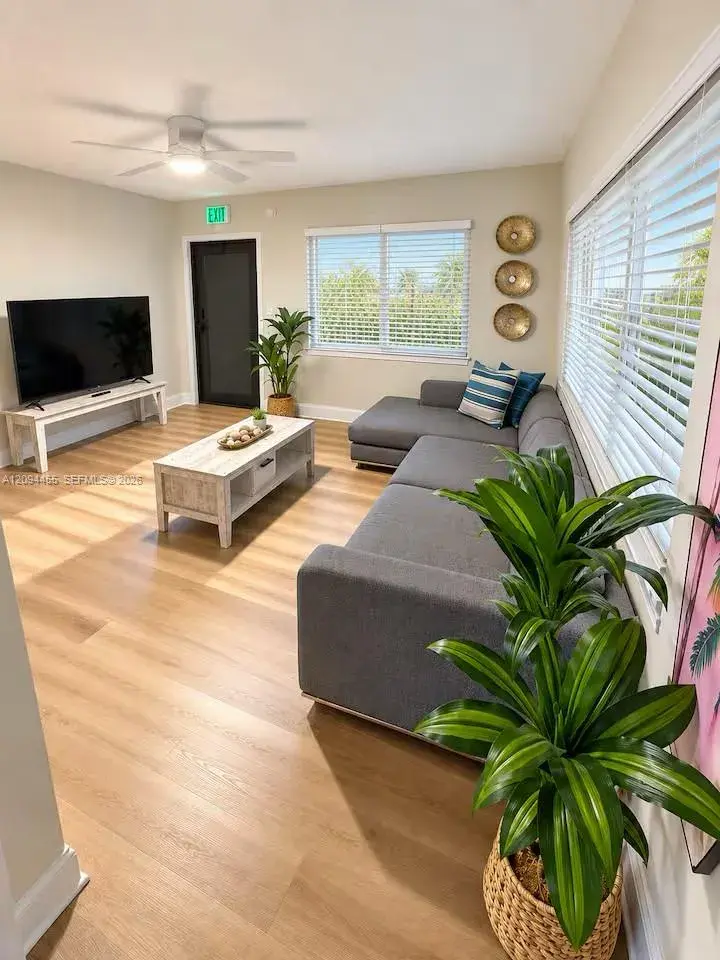 2634 Thomas St, Hollywood FL 33020