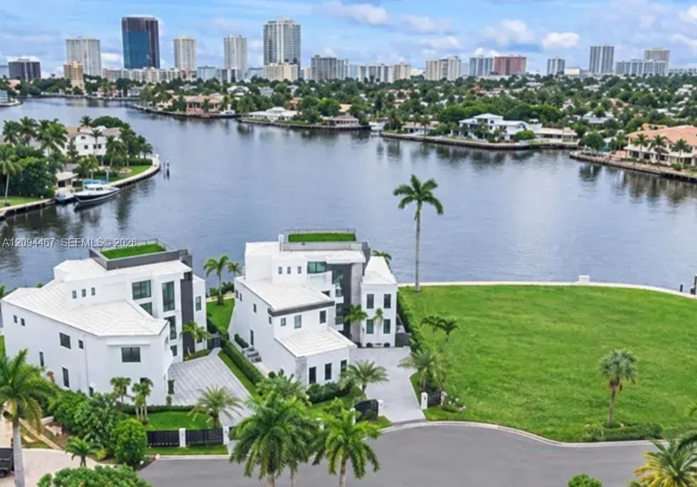 5 bedroom 6 bath Residential for sale at 350 Circle Dr, Pompano Beach FL 33062