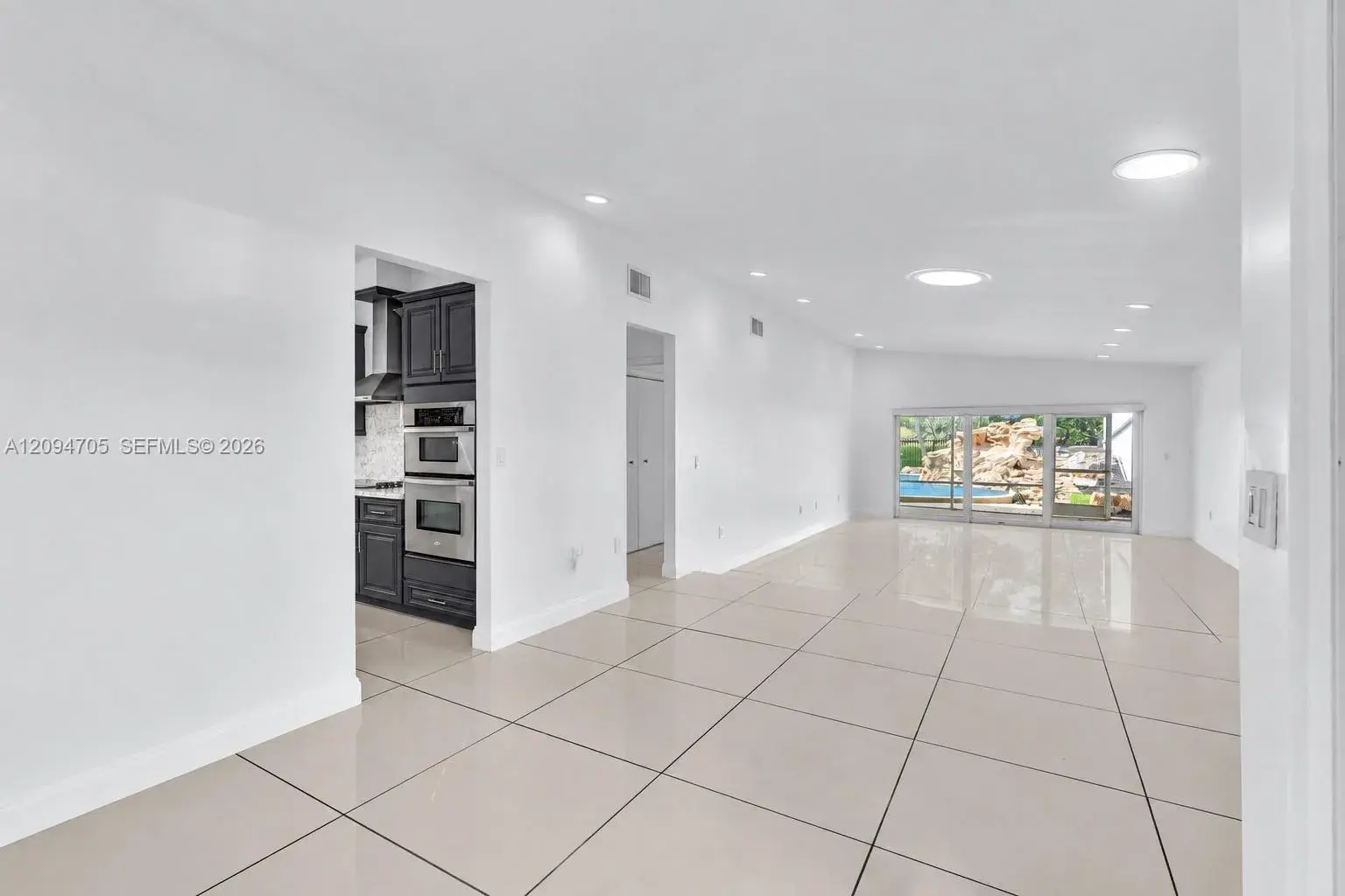 616 NE 195th St, Miami FL 33179