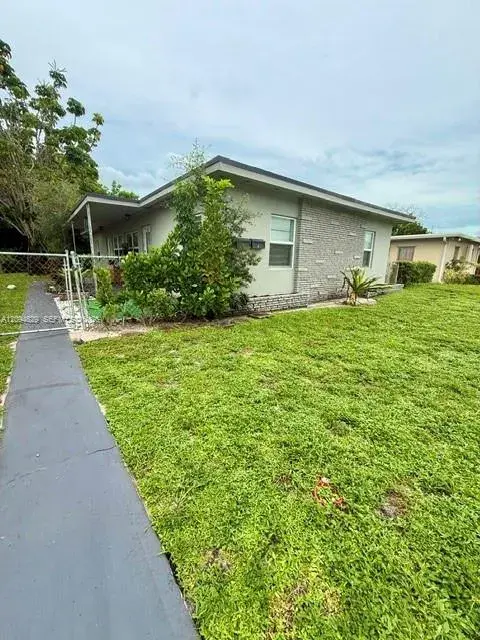 2 bedroom 1 bath Residential Lease for rent at 1150 SW 26th Ave # 2, Fort Lauderdale FL 33312