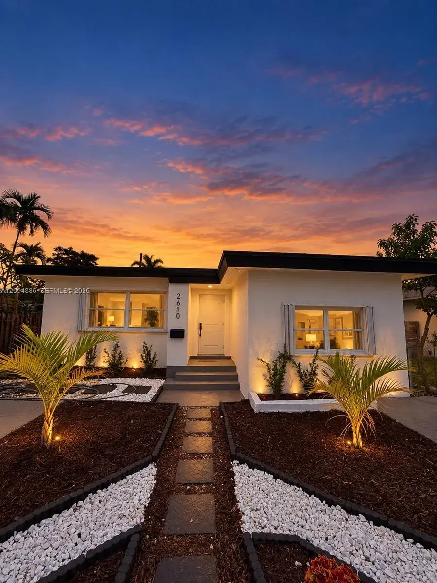 5 bedroom 3 bath Residential for sale at 2610 Pierce St, Hollywood FL 33020
