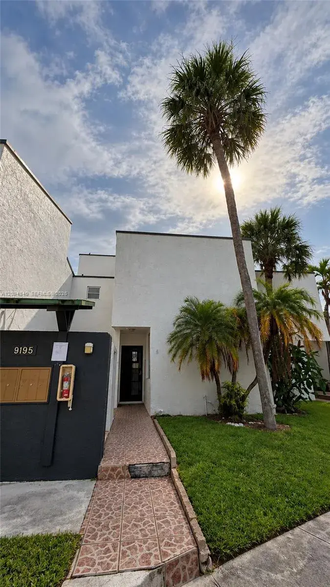 3 bedroom 2 bath Residential for sale at 9195 Fontainebleau Blvd # 4, Miami FL 33172
