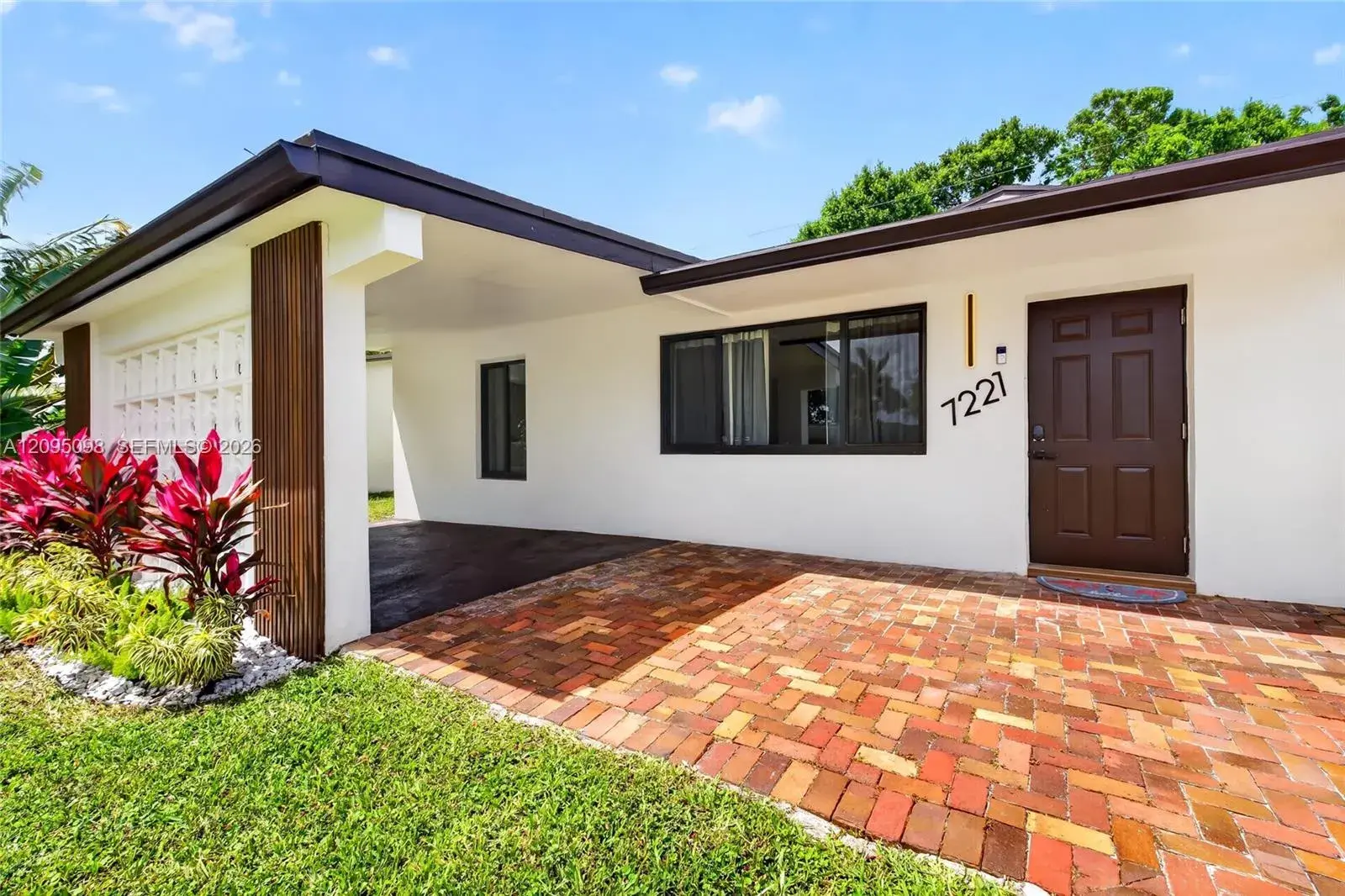 4 bedroom 2 bath Residential Lease for rent at 7221 Freedom St, Hollywood FL 33024