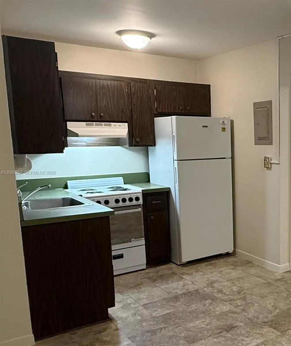 1 bedroom 1 bath Residential Lease for rent at 2400 SW 42nd Ave # 6, Fort Lauderdale FL 33317