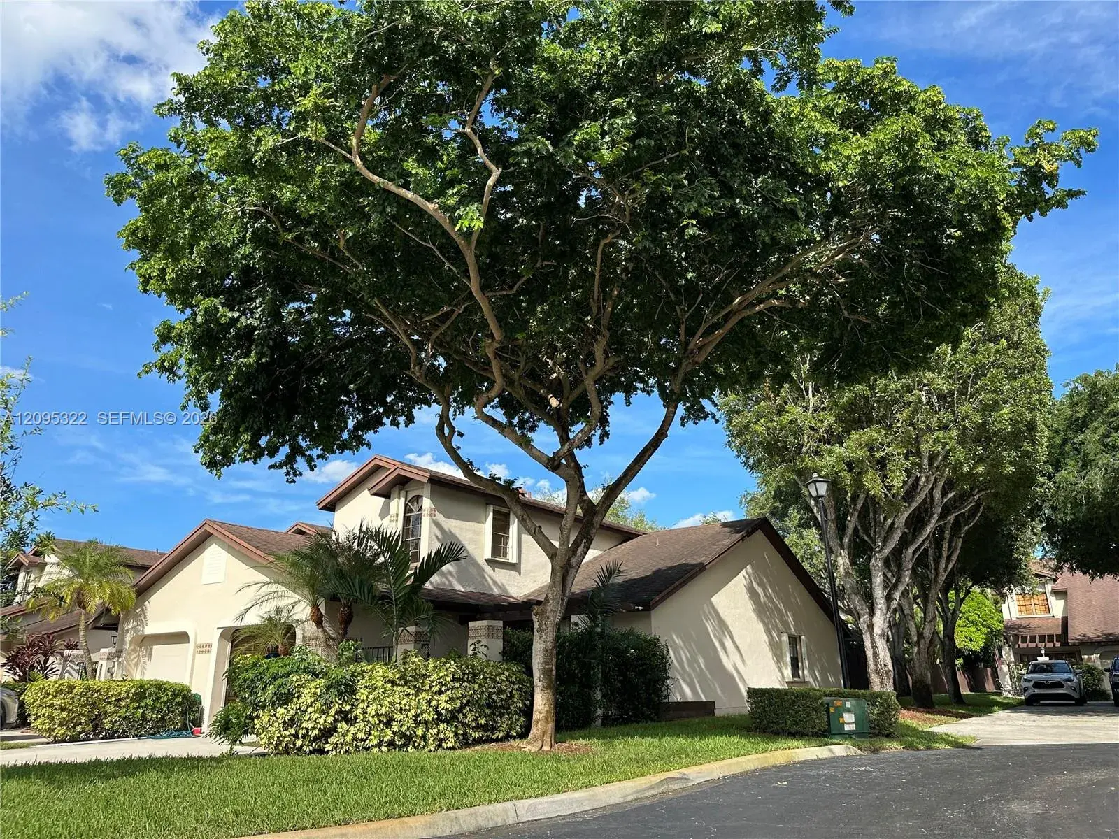 3 bedroom 2 bath Residential for sale at 10061 SW 137th Pl, Miami FL 33186