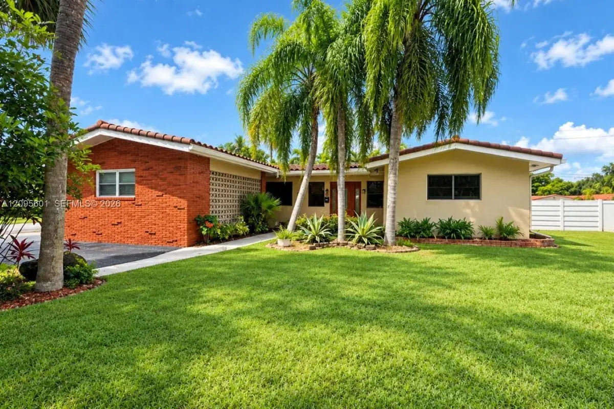 604 N Crescent Dr, Hollywood FL 33021