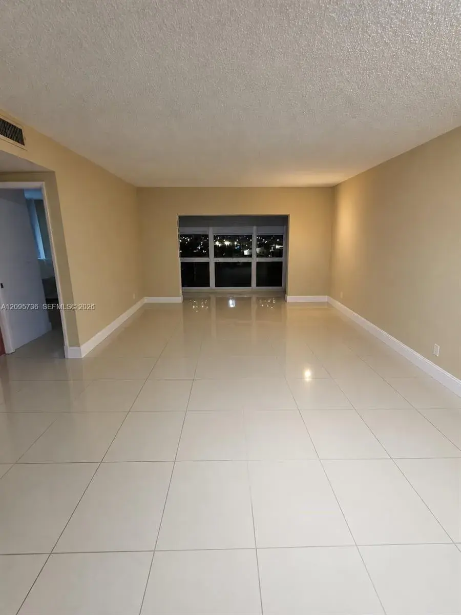 4200 Hillcrest Dr # 705, Hollywood FL 33021