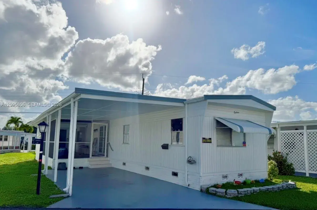 2 bedroom 2 bath Residential for sale at 1332 S 33 AVE, Hollywood FL 33021