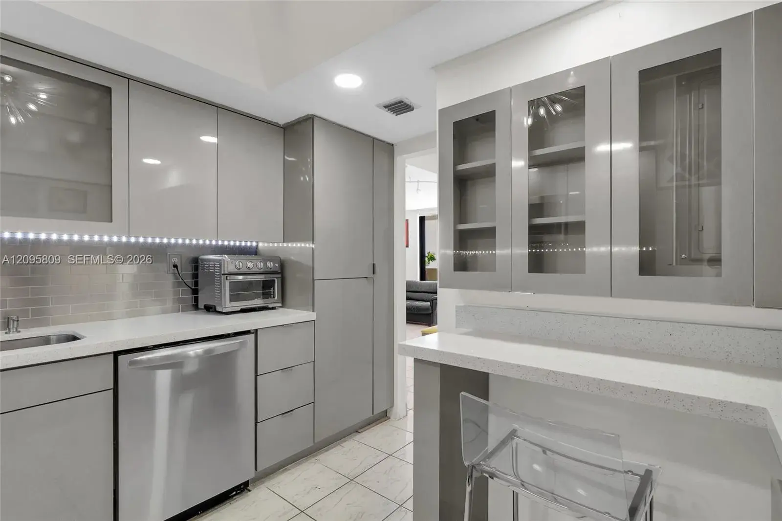 2 bedroom 2 bath Residential for sale at 1623 Collins Ave # 812, Miami Beach FL 33139