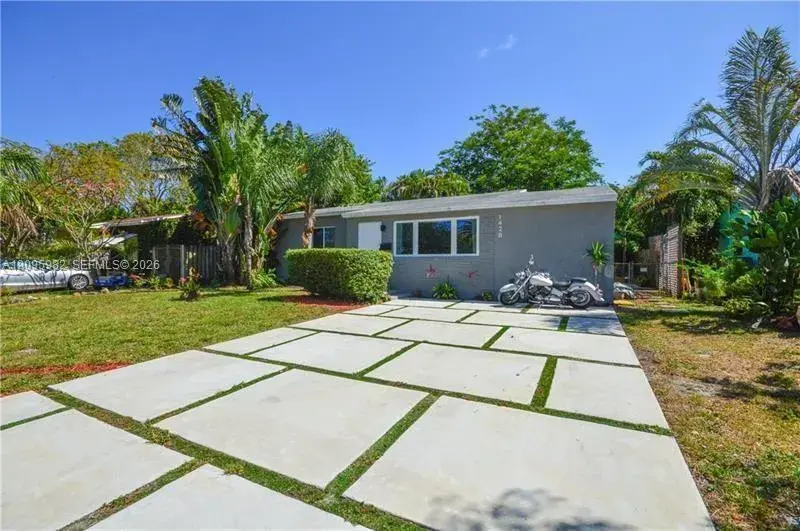 1428 Plunkett St, Hollywood FL 33020