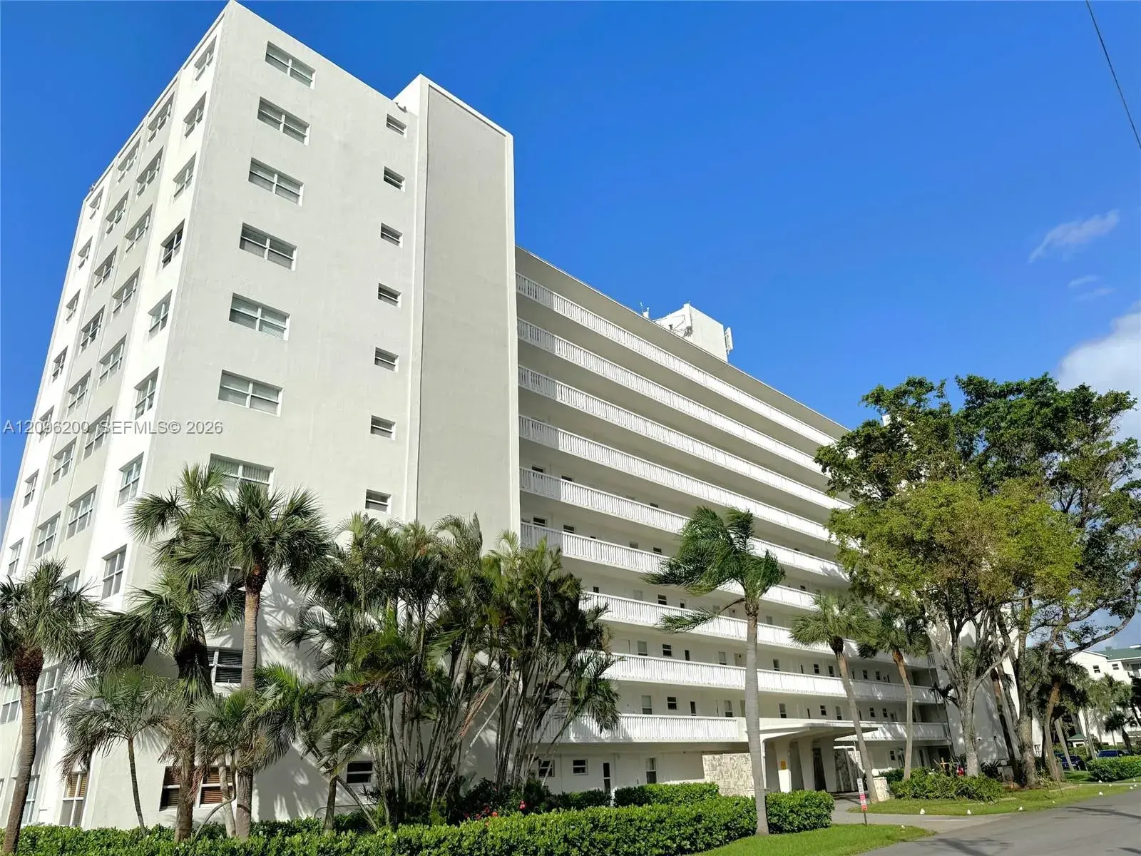 1 bedroom 1 bath Residential Lease for rent at 2555 NE 11th St # 710, Fort Lauderdale FL 33304