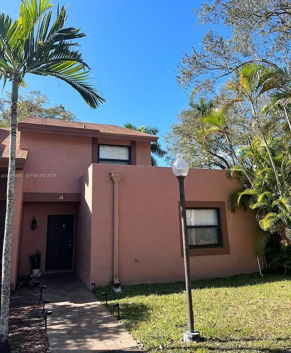 3 bedroom 2 bath Residential for sale at 14 Chestnut Cir, Cooper City FL 33026