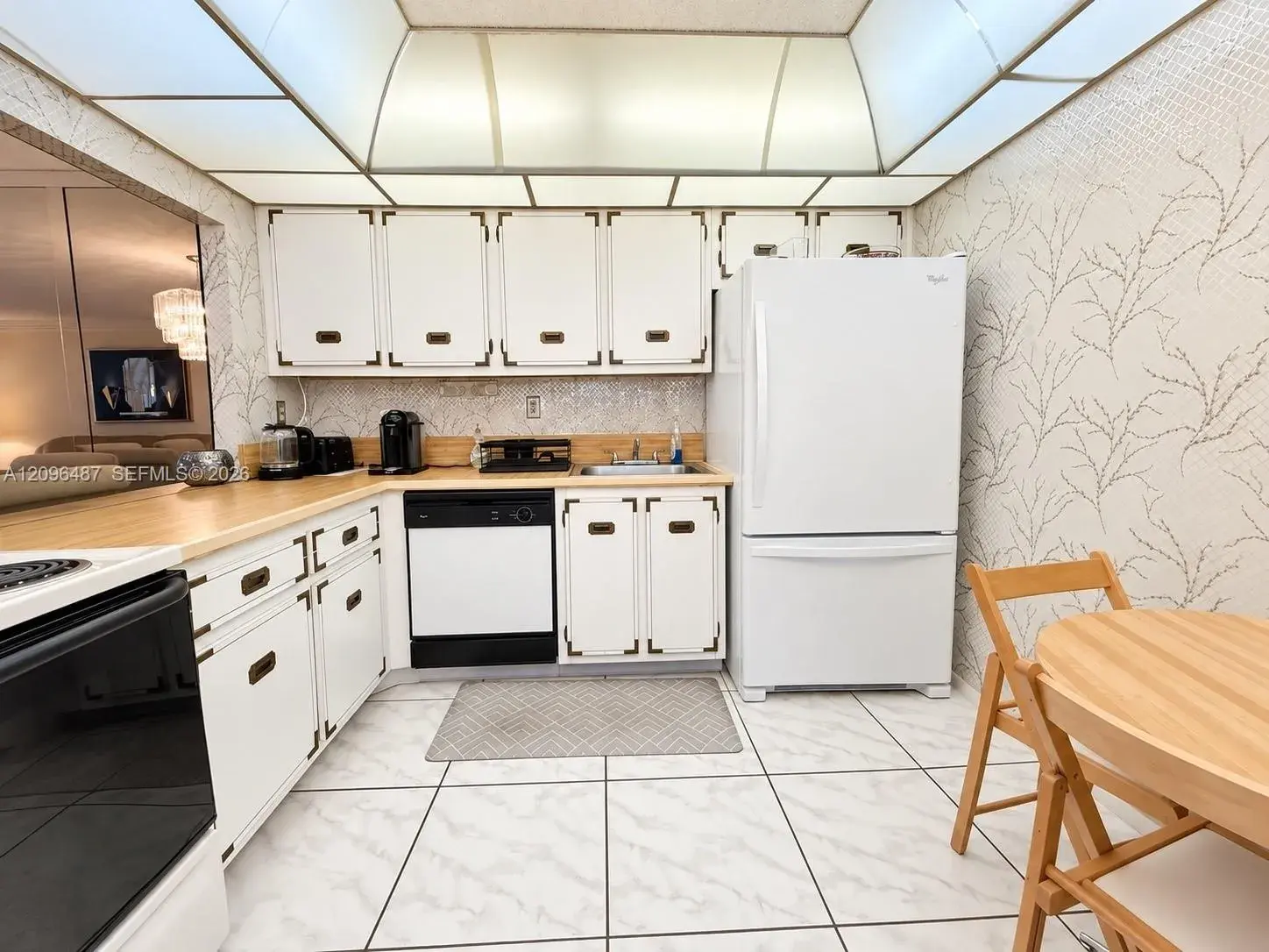 1 bedroom 1 bath Residential for sale at 600 Parkview Dr # 206, Hallandale Beach FL 33009