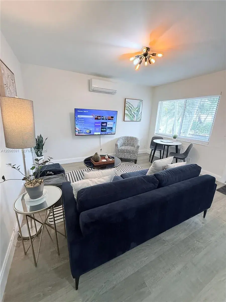 1 bedroom 1 bath Residential Lease for rent at 735 NE 15th St # 4, Fort Lauderdale FL 33304