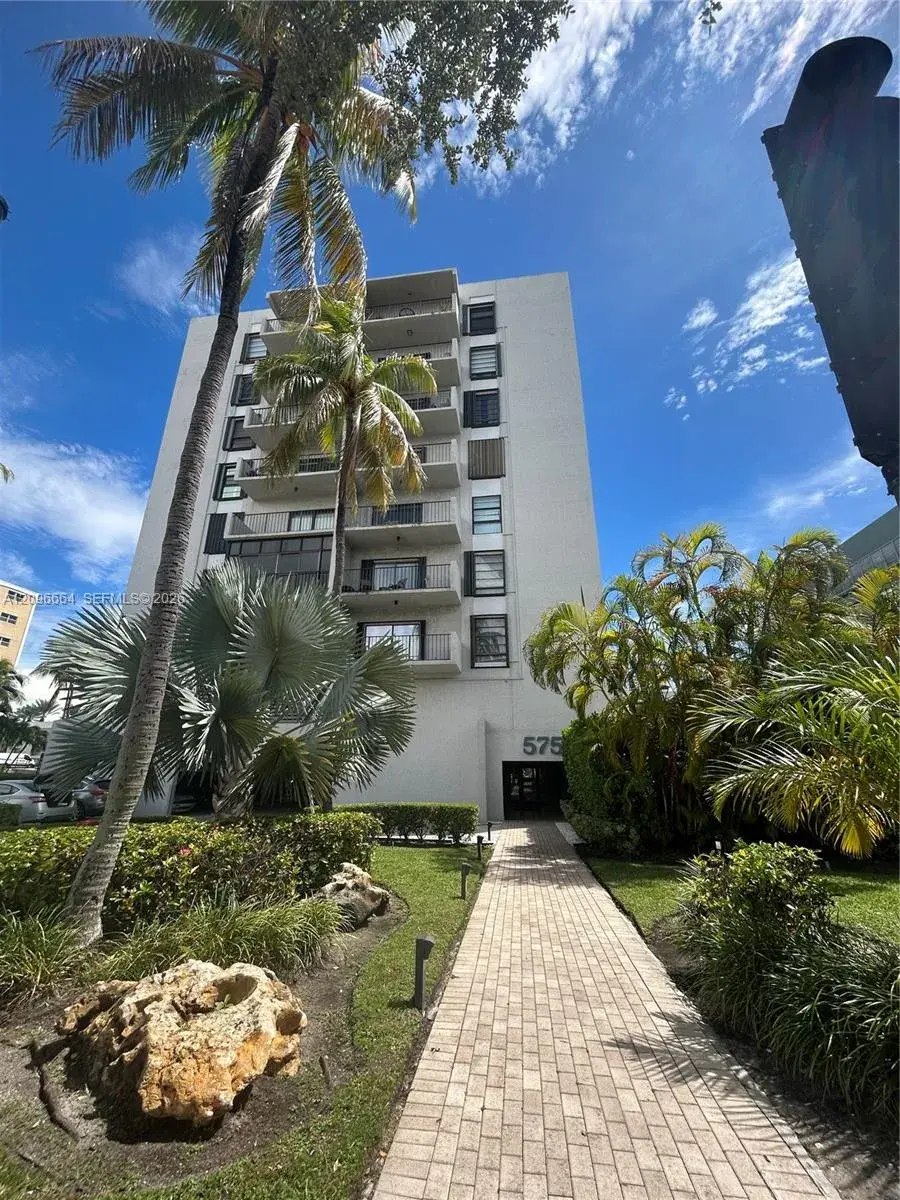1 bedroom 1 bath Residential Lease for rent at 575 Crandon Blvd # 911, Key Biscayne FL 33149