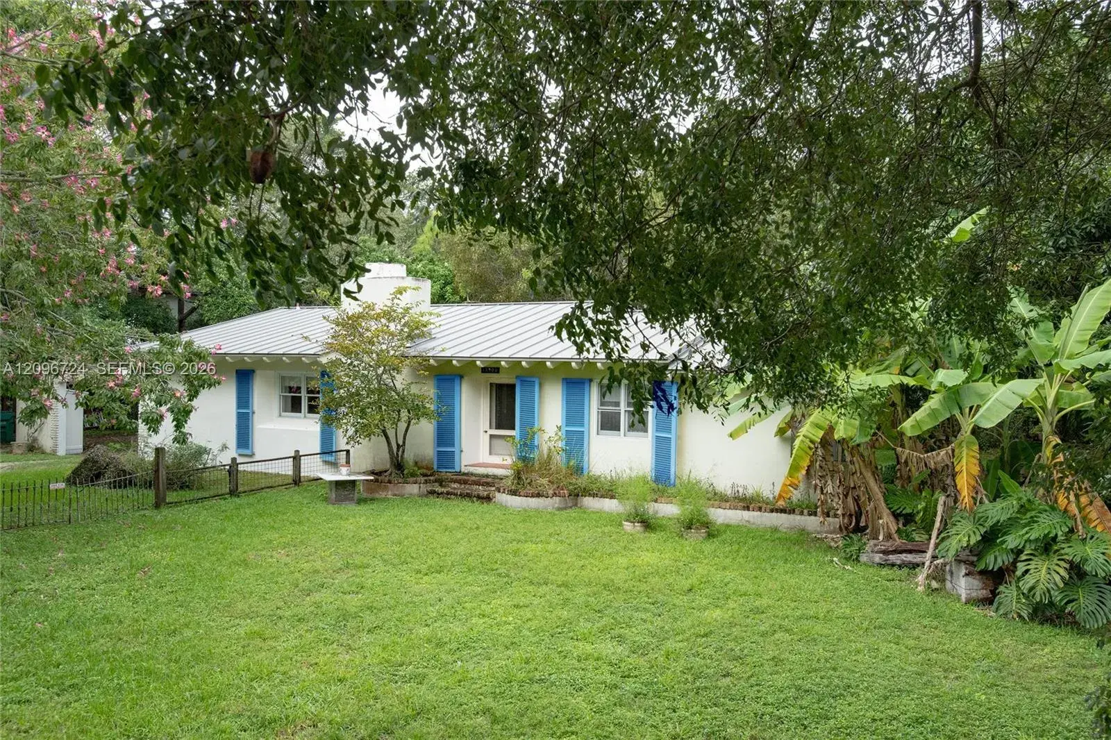 4 bedroom 3 bath Residential for sale at 13900 Old Cutler Rd, Palmetto Bay FL 33158