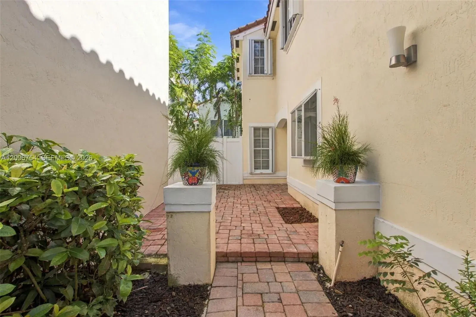 967 Azure Ln, Weston FL 33326
