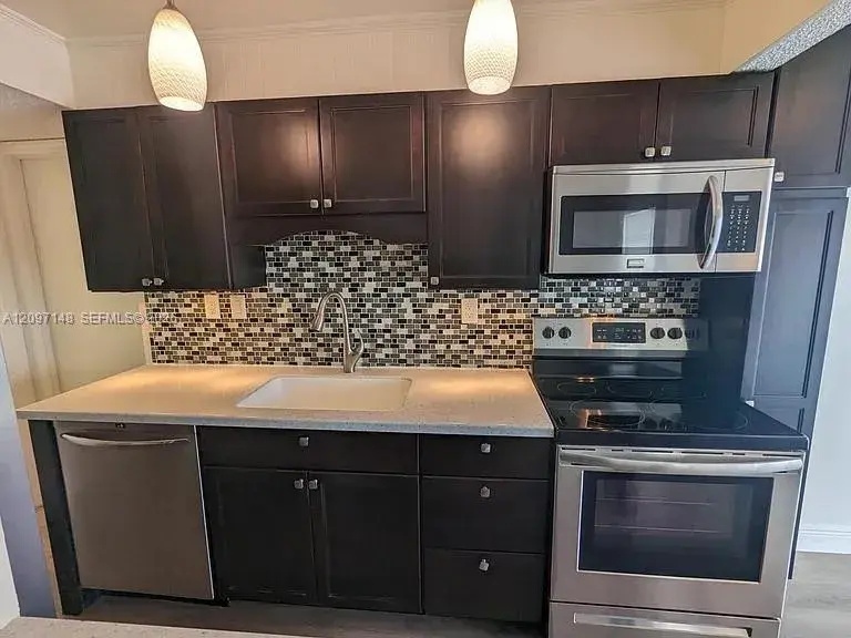 1 bedroom 1 bath Residential for sale at 9331 SW 4th St # 221A, Miami FL 33174