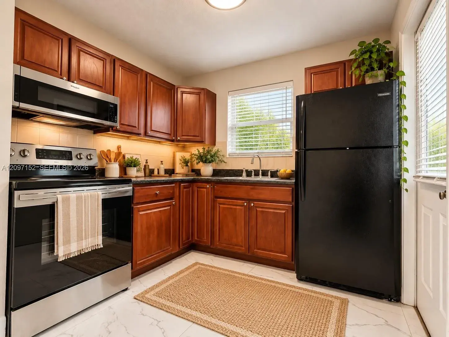 2 bedroom 1 bath Residential Lease for rent at 616 SW 14th Ave # 102, Fort Lauderdale FL 33312