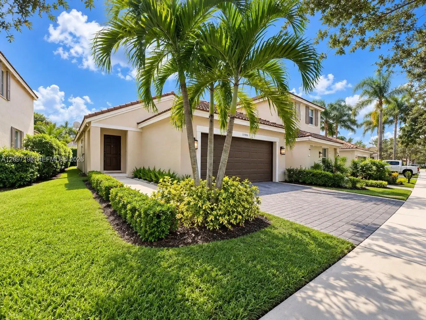 3 bedroom 2 bath Residential for sale at 1359 Sabal Trl, Weston FL 33327