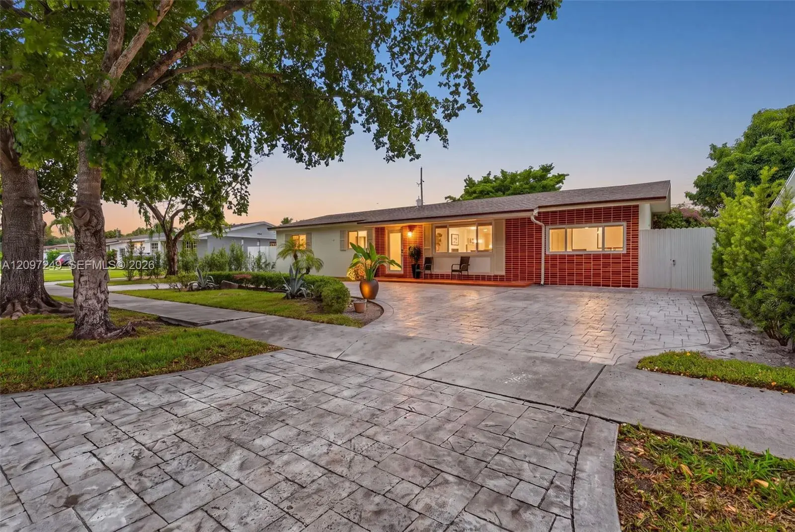 6 bedroom 4 bath Residential for sale at 2700 SW 96th Ave, Miami FL 33165