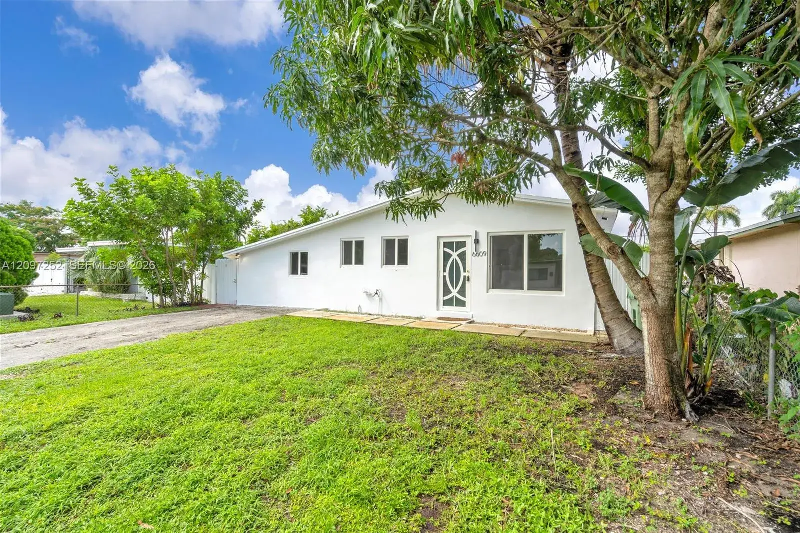 3 bedroom 2 bath Residential for sale at 6609 SW 1st Ct, Pembroke Pines FL 33023