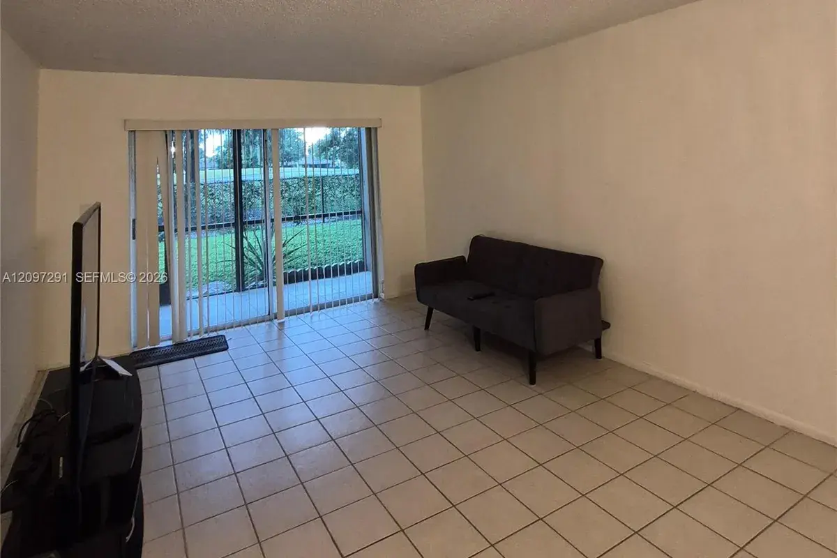8000 Fairview Dr # 107, Tamarac FL 33321
